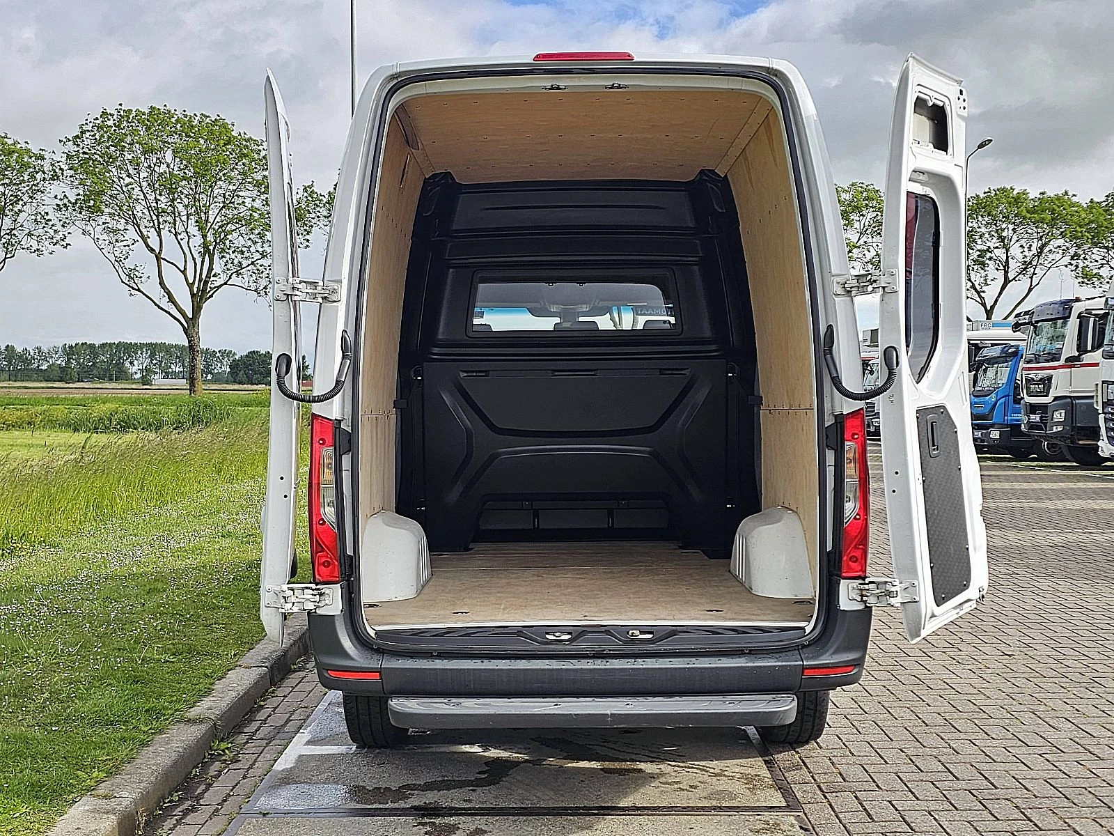 Mercedes-Benz Sprinter 2021 - 319 obrázek 13