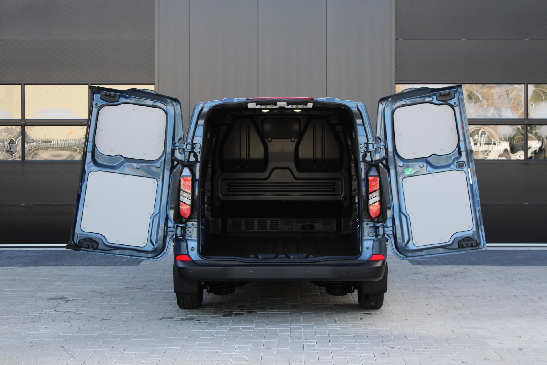 Ford Transit Custom 2024 - 320 2.0 TDCI L2H1 Trend 136pk - 2x Schuifdeur - Carplay - Android - Camera - Trekhaak - Stoelverwarming -70l tank - Rijklaar immagine 9