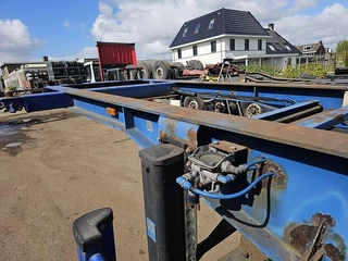 Renders 2 axle 20 ft container chassis  steel  springs bpw drum heavy duty 1996 - N/A image 31