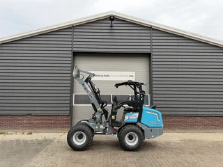 Giant G2700 X-TRA HD+ minishovel 2026 273 uur €515 LEASE 2026 imagen 2 miniatura