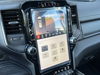 Dodge Ram Pick-Up 2024 - 5.7i V8 HEMI eTorque 400PK CREW CAB REBEL GT | BPM VRIJ | RAMBOX | LUCHTVERING | LPG | LAADBAKKLEP | TREKHAAK | PANODAK | 360CAM | DIGITAAL DASHBOARD afbeelding 26