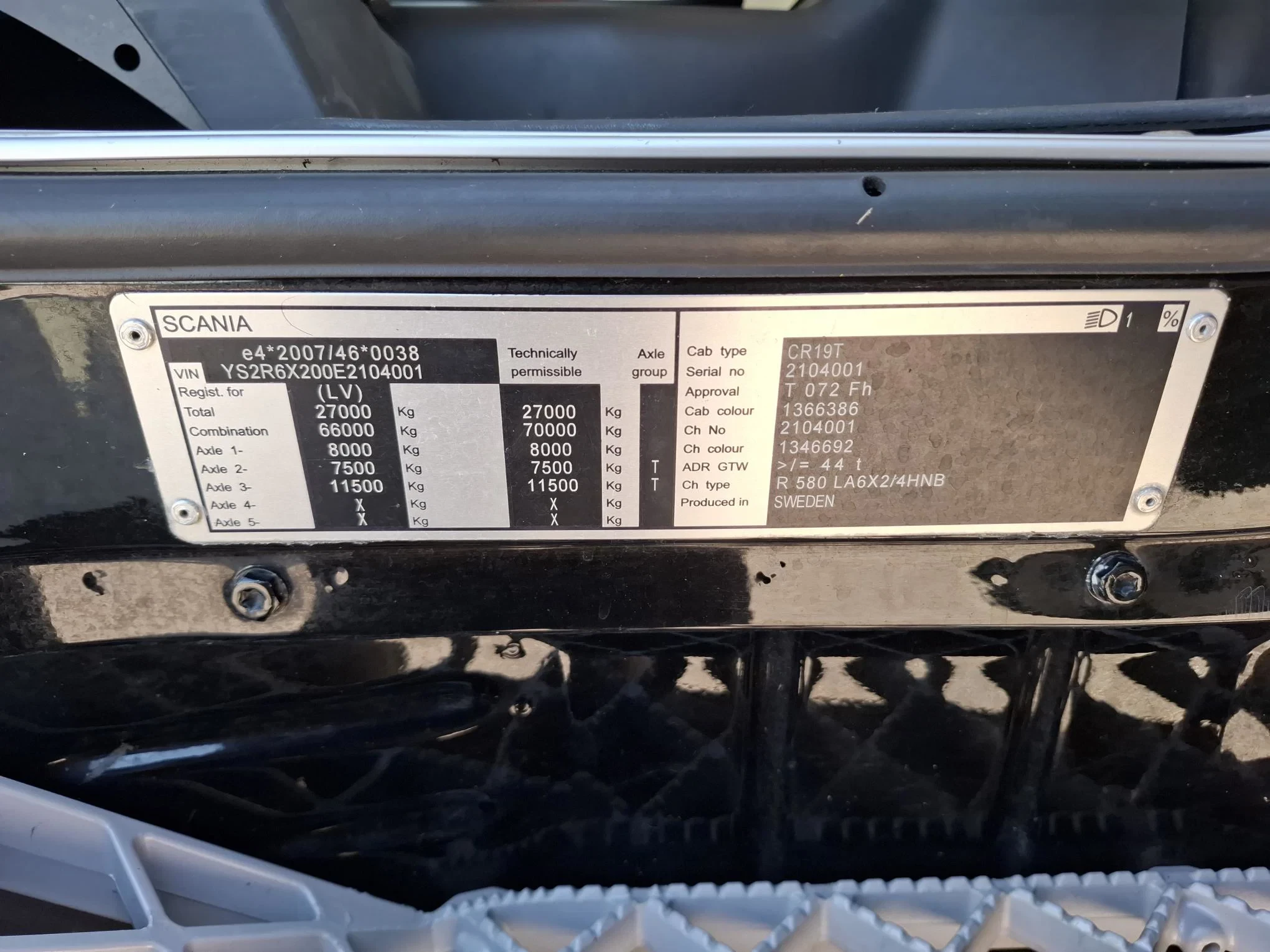 Scania R 2014 - R580 V8 / NL TRUCK / RETARDER / DOUBLE TANK / LIFT+LENKACHSE / TUV:09-09-2026 / LEATHER / XENON / FRIDGE / AUTOMATIC / EURO-6 / 2014 imagen 38