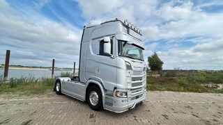 Scania S 2022 - 590S V8 NGS Highline 4x2 | Full air | Park cool | G33 Retarder | 2x tank | Leather | Navi image 2 thumbnail