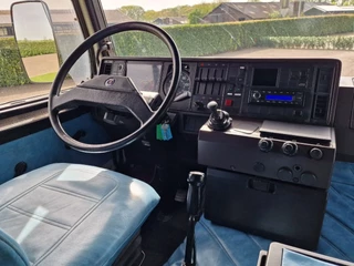Scania R142-V8 1987 - 420 V8 - Old timer - Clean chassis/cab/interior - Dutch registration image 12