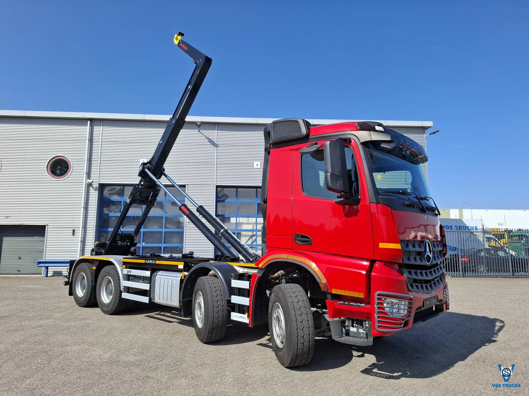 Mercedes-Benz Arocs 3242 2024 - / 8X4 / HIAB 25TON HOOKLIFT / !! 35539 KM!! / TOP CONDITION / BIG AXLE / FRIDGE / SMART TACHO / AUTOMATIC / EURO-6 / 2024 immagine 1