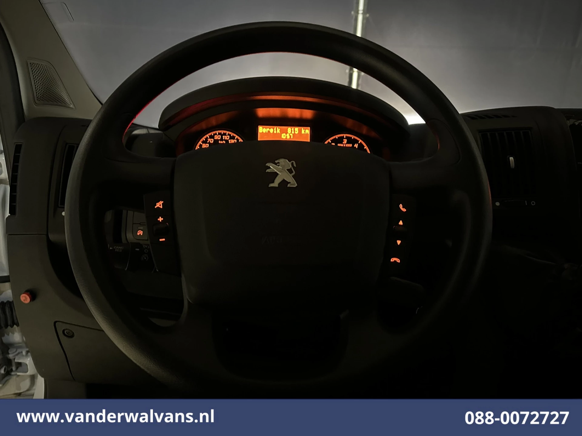 Peugeot Boxer 2022 - 2.2 BlueHDi 141pk Bakwagen 436cm Lang Laadklep Euro6 Airco | 1055kg laadvermogen | Camera image 5