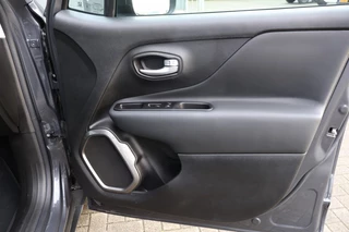 Jeep Renegade 2025 - 4XE HYBRID SUMMIT / LEDER / 18 inch / Apple Carplay изображение 45