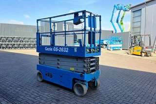 Genie 2015 - GS2632 Electric, 10m Working Height, Non Marking T image 2 miniature