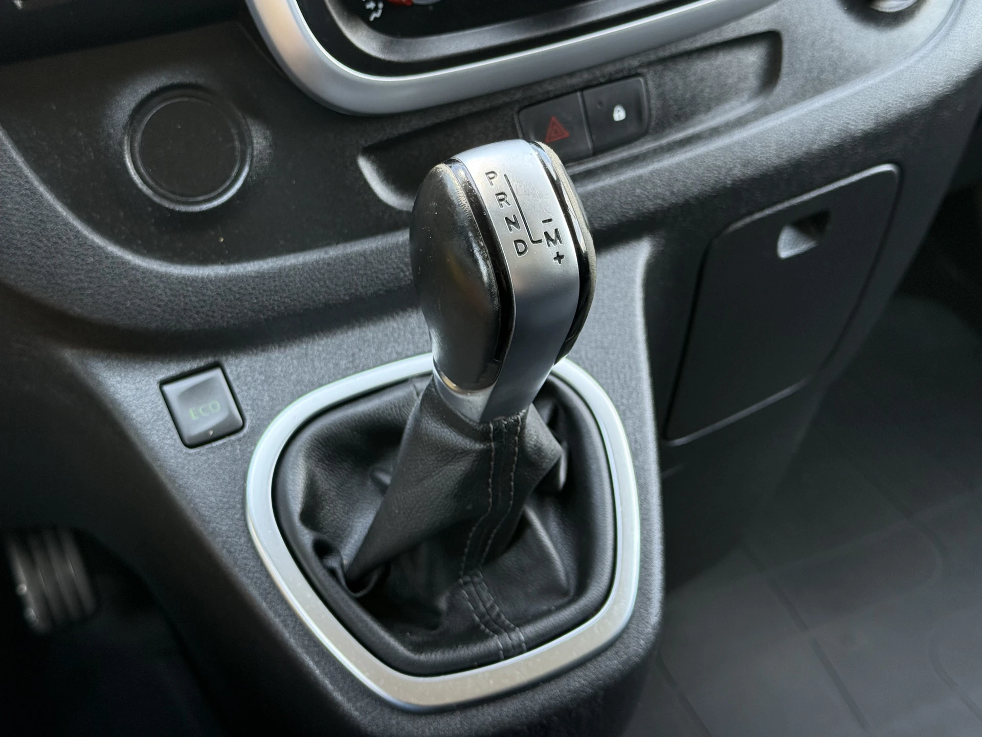 Renault Trafic 2020 - 2.0 dCi 145 PK / AUTOMAAT / L1H1 / 2x SCHUIFDEUR / INRICHTING / TREKHAAK / IMPERIAAL / 3-ZITS afbeelding 21