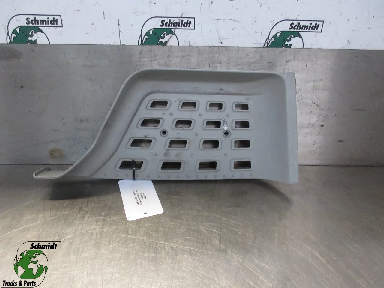 DAF XF 450 - 1945874 OPSTAP PLAAT RH EURO 6 afbeelding 1