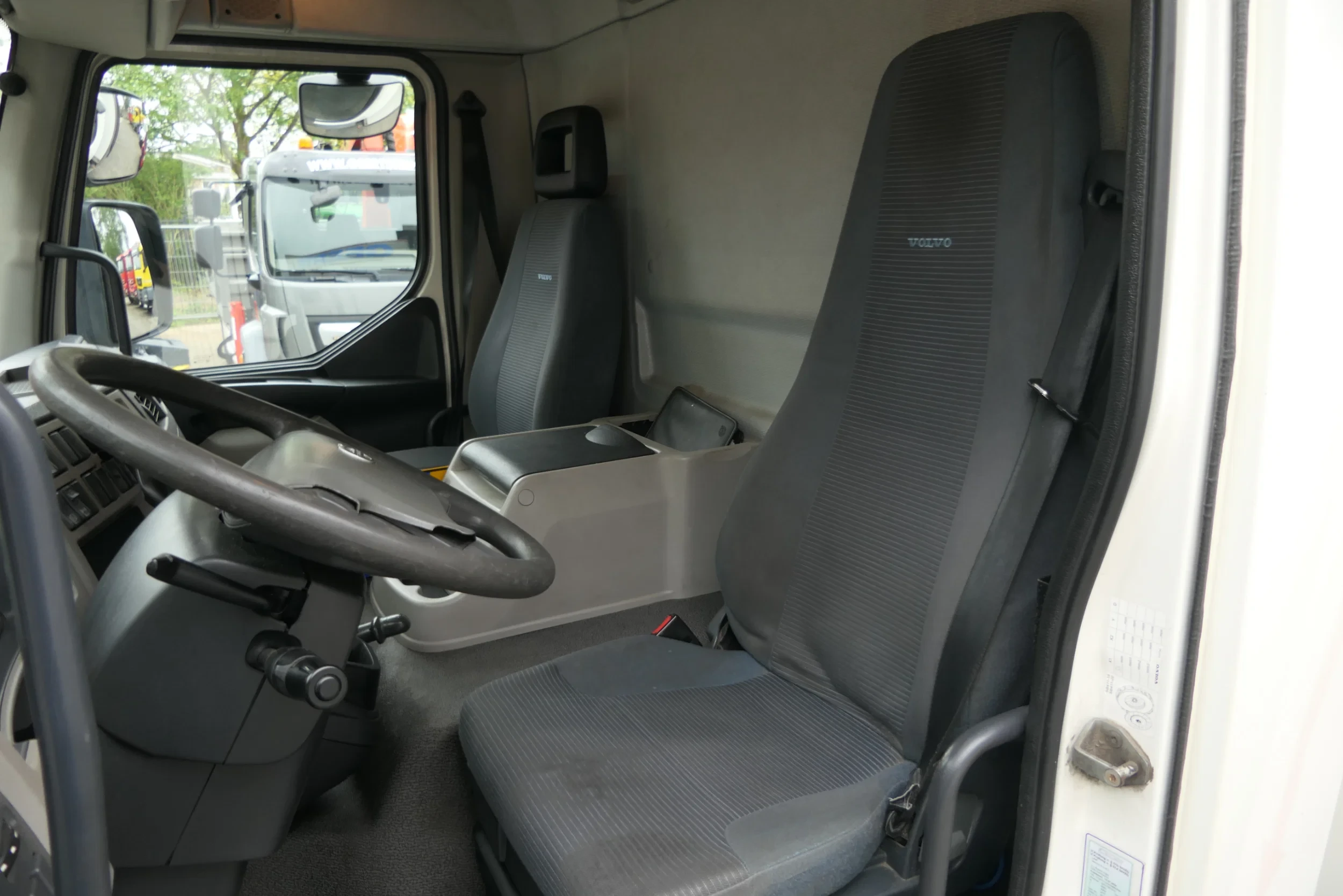 Volvo 240 2013 - FL | Carrier SUPRA 950Mt / Bi-temp | 3 Compartments | 582187Km | 2013 | 12Ton | 6 Cylinder | Dhollandia 1500Kg | TUV/MOT/APK 08-2026 | Luxembourg Truck afbeelding 37