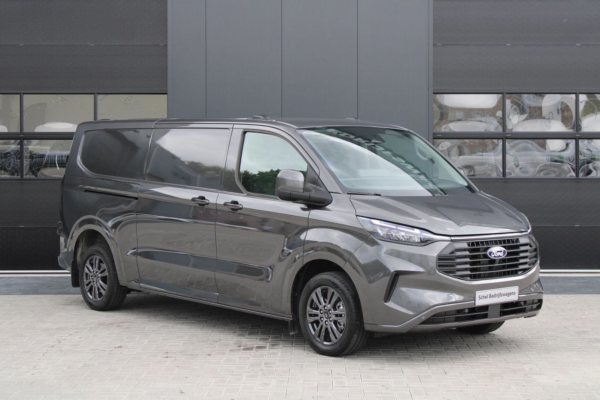 Ford Transit Custom 2025 - 320 2.0 TDCI L2H1 Limited 170pk - Adaptive Cruise - Stuurwiel verwarmd - Draadloos laden - Blind spot - Navigatie - Camera - Rijklaar zdjęcie 3