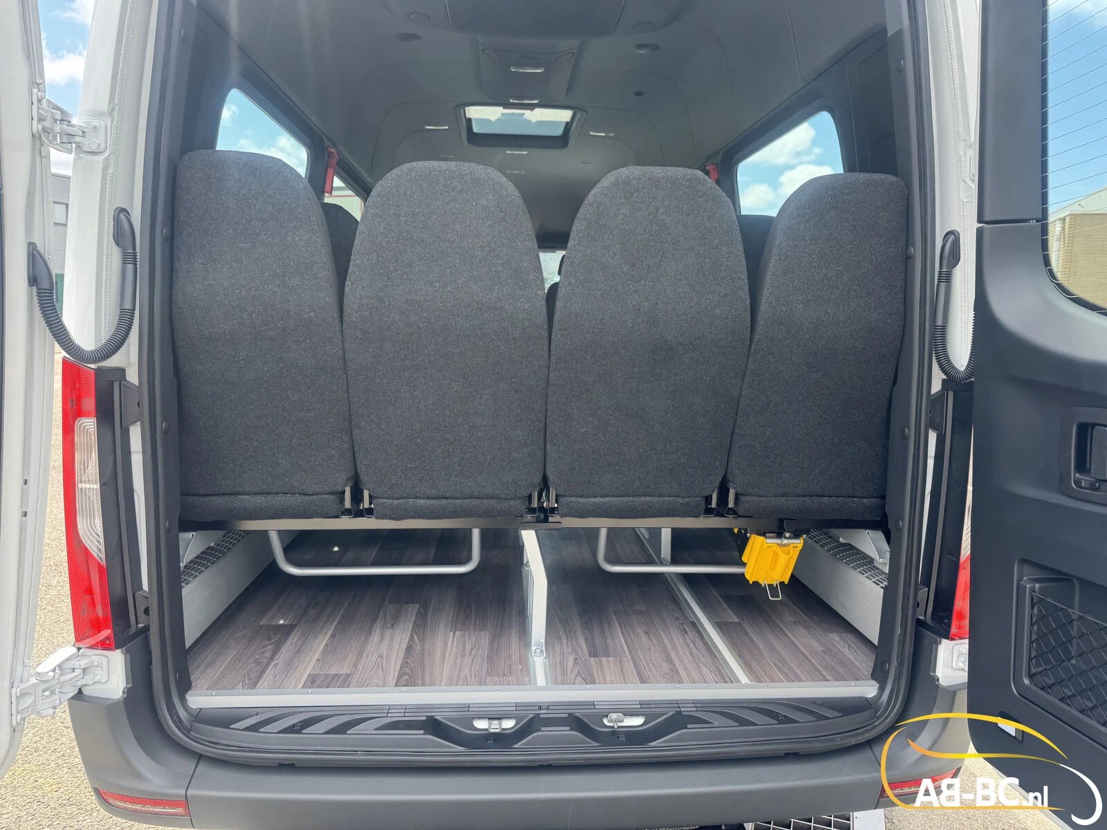 Mercedes-Benz Sprinter 2026 - Transfer 45, 23 Seats, Euro 6 image 26