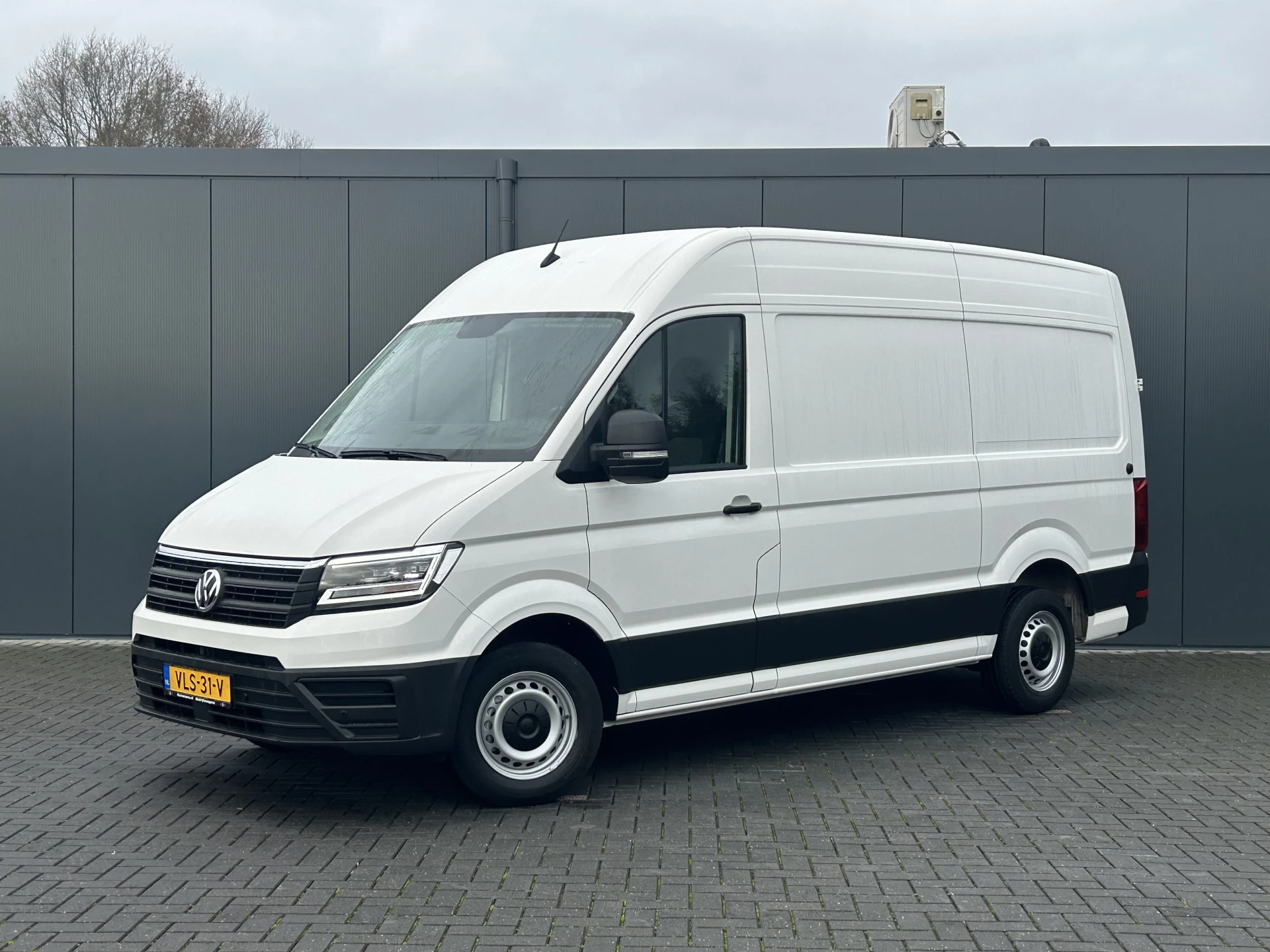 Volkswagen Crafter 2021 - 35 2.0 TDI 141 PK DSG AUTOMAAT HIGHLINE+ / LED KOPLAMPEN / L3H3 / 3.000 KG AHG / 270 A DEUREN / AIRCO / CRUISE / BLUETOOTH / 3-ZITS afbeelding 2
