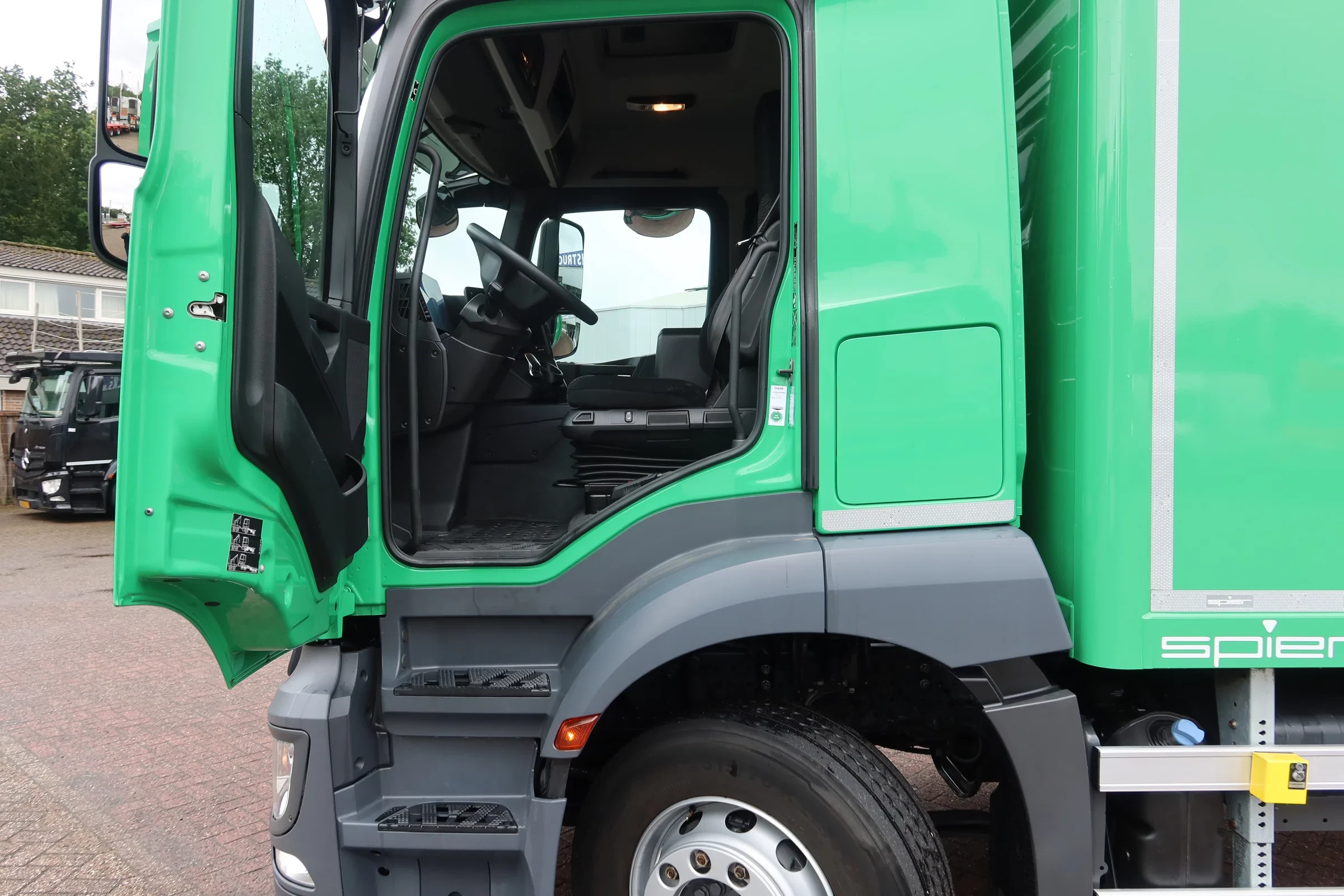 Mercedes-Benz Actros 2023 - 1824 L Bakwagen + Laadklep 2000 kg изображение 10