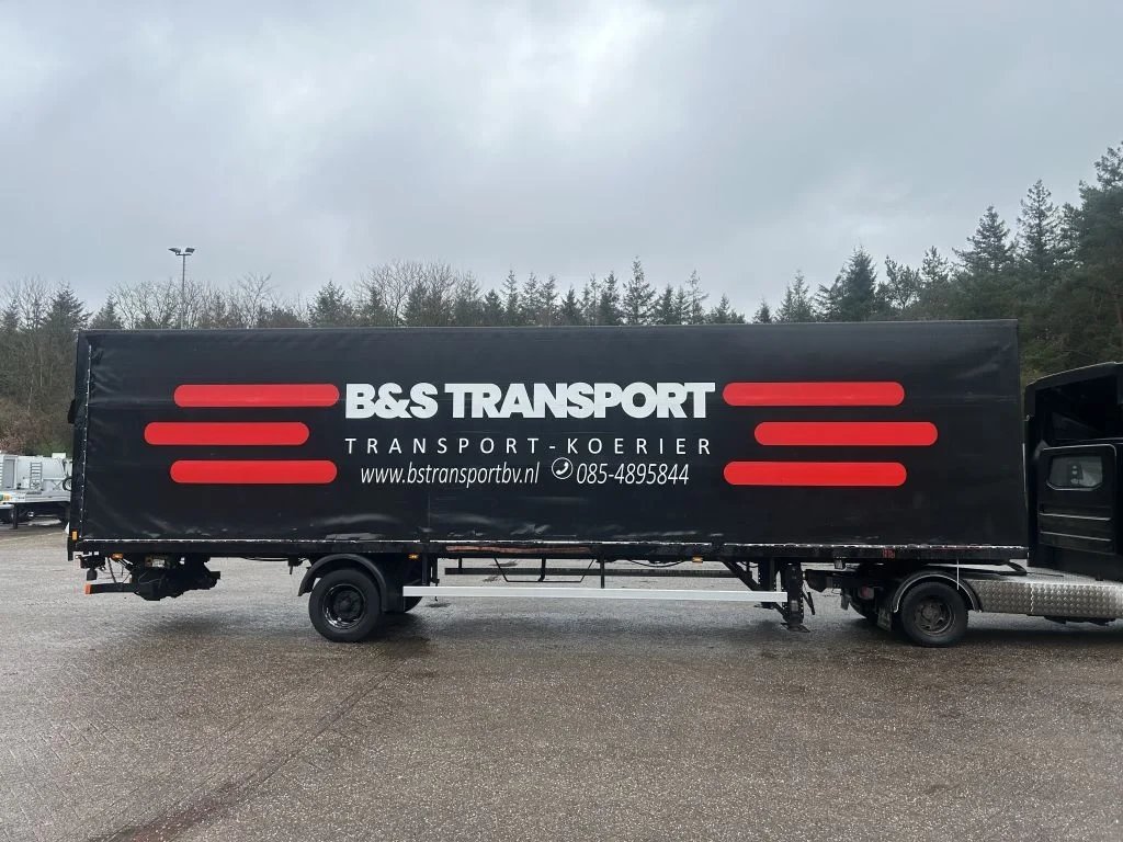 QUALITY TRAILERS 2001 - be oplegger 5.4 ton gesloten zeiloplegger laadklep Bild 1