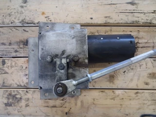 Diverse N/A - RUITENWISSERMOTOR BUS bild 1