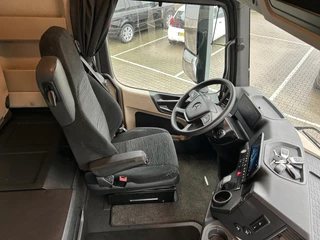 Mercedes-Benz Actros 2021 - 1842 StreamSpace / 424 dkm obrazek 3