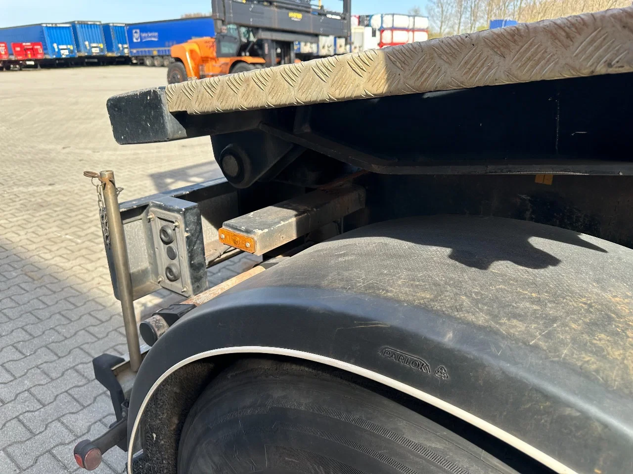 Van Hool 2003 - 20FT Tipping-chassis (20 degrees tipping angle, 24V operated) / ADR (EX/II, EX/III, FL, AT) / SAF discbrakes / 2 liftaxles / NL-chassis imagem 19