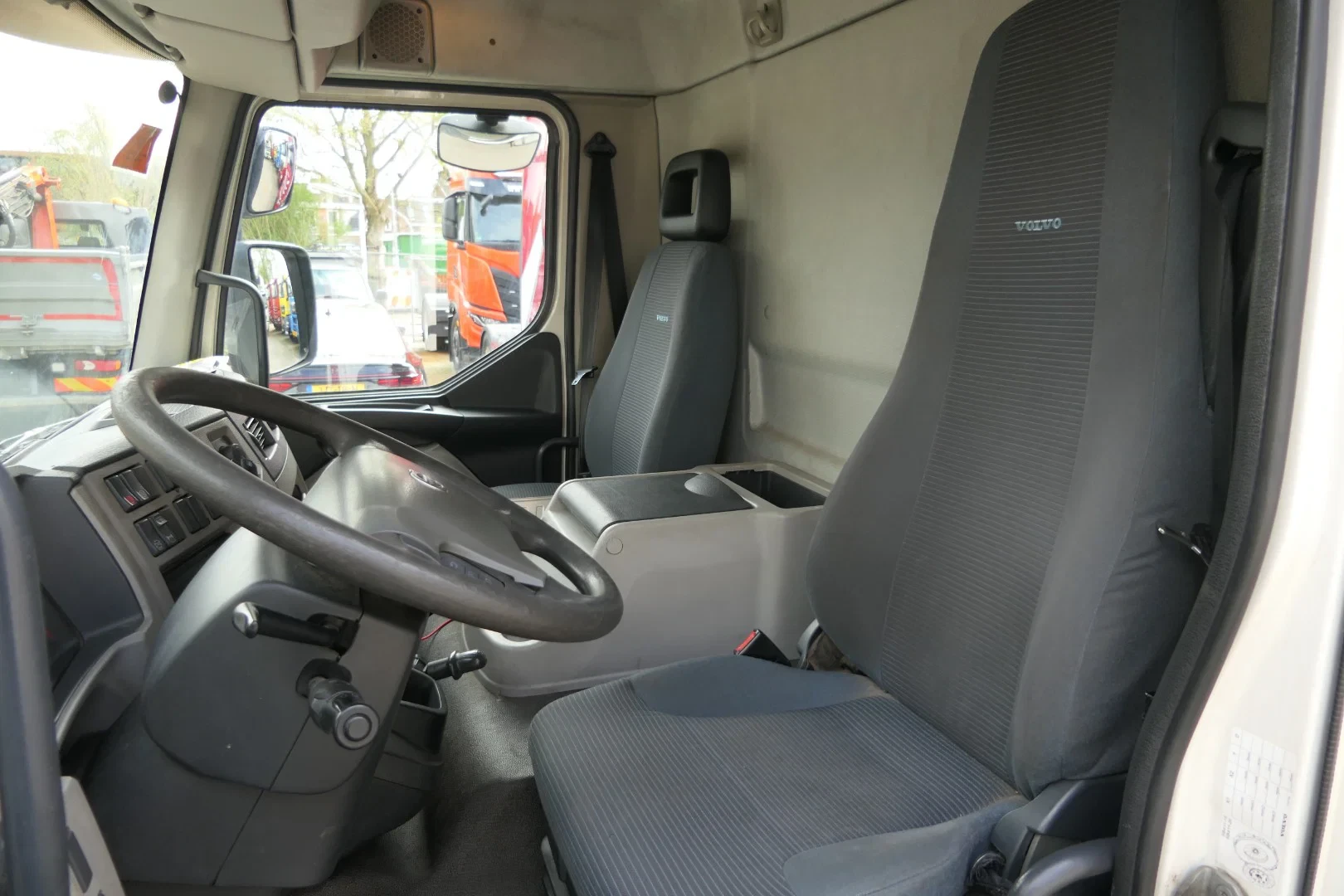 Volvo 240 2013 - FL | Carrier SUPRA 950Mt / Bi-temp | 3 Compartments | 425260Km | 2013 | 12Ton | 6 Cylinder | Dhollandia 1500Kg | TUV/MOT/APK 05-2026 | Luxembourg Truck obrázek 37