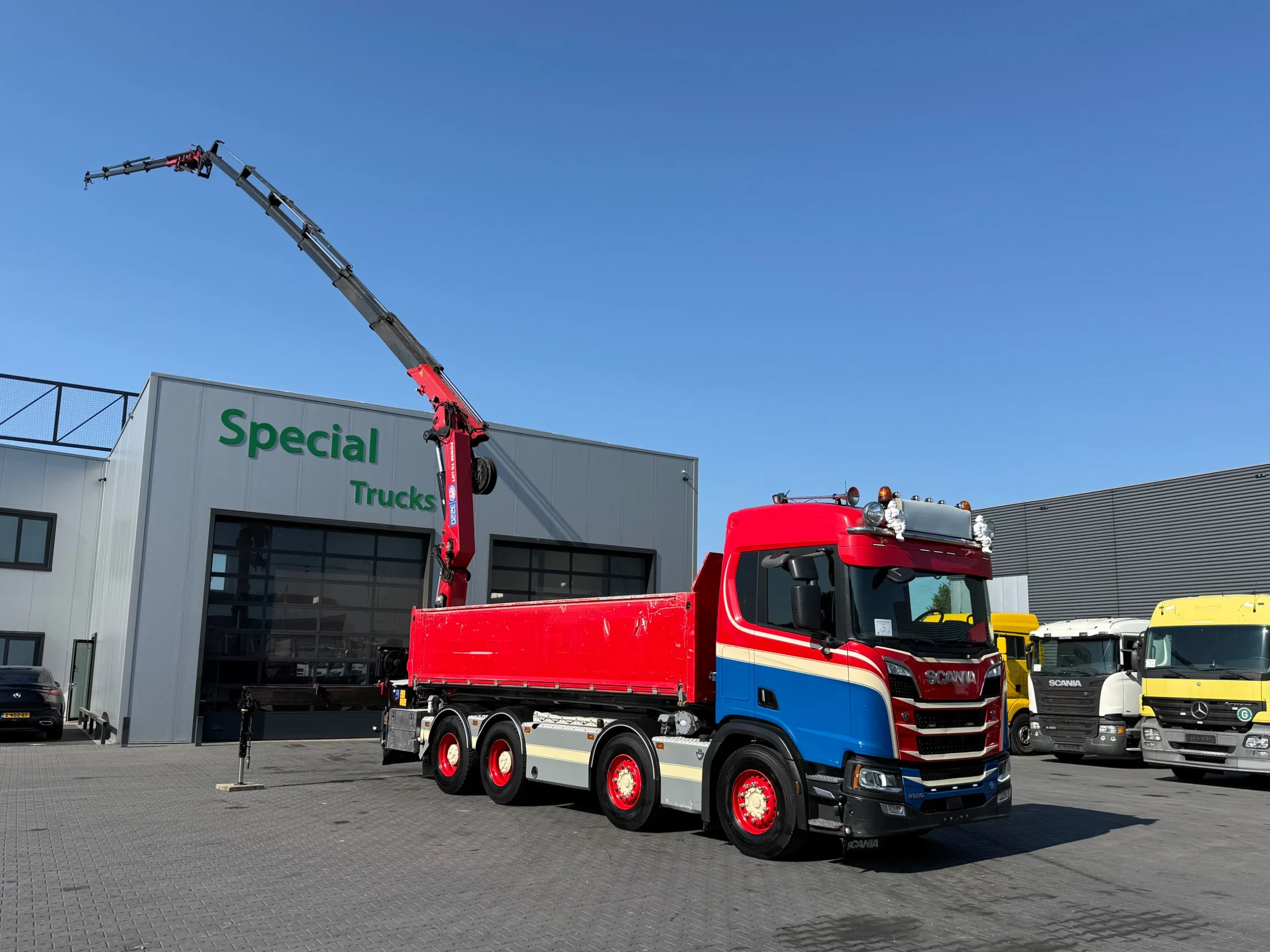 Scania R 2019 - R650 V8 B8x4NB / Euro 6 / HMF TF 324 / HMF 3220 K-RCS + Flyjib FJ600 K4 afbeelding 1