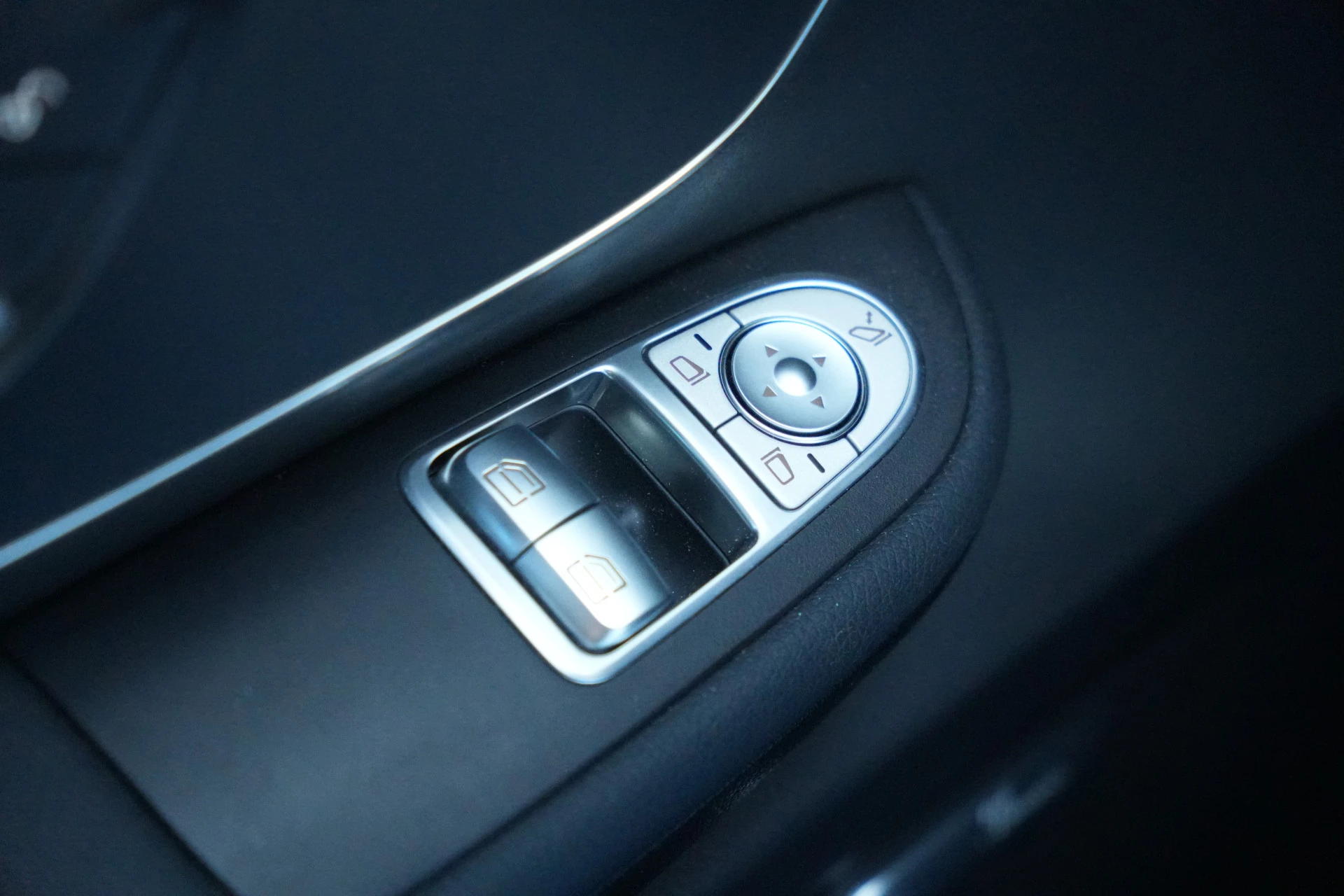 Mercedes-Benz EQV 2024 - 300 L2 90kWh 204pk - 2x Schuif - Stoel/Stuurverwarming - Stoelkoeling - Elek Schuifdeuren - Blindspot - Multibeam LED - Rijklaar Bild 23