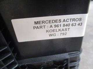 Mercedes-Benz - A 961 840 63 43 KOELKAST 1845 MP 4 imagem 2 miniatura