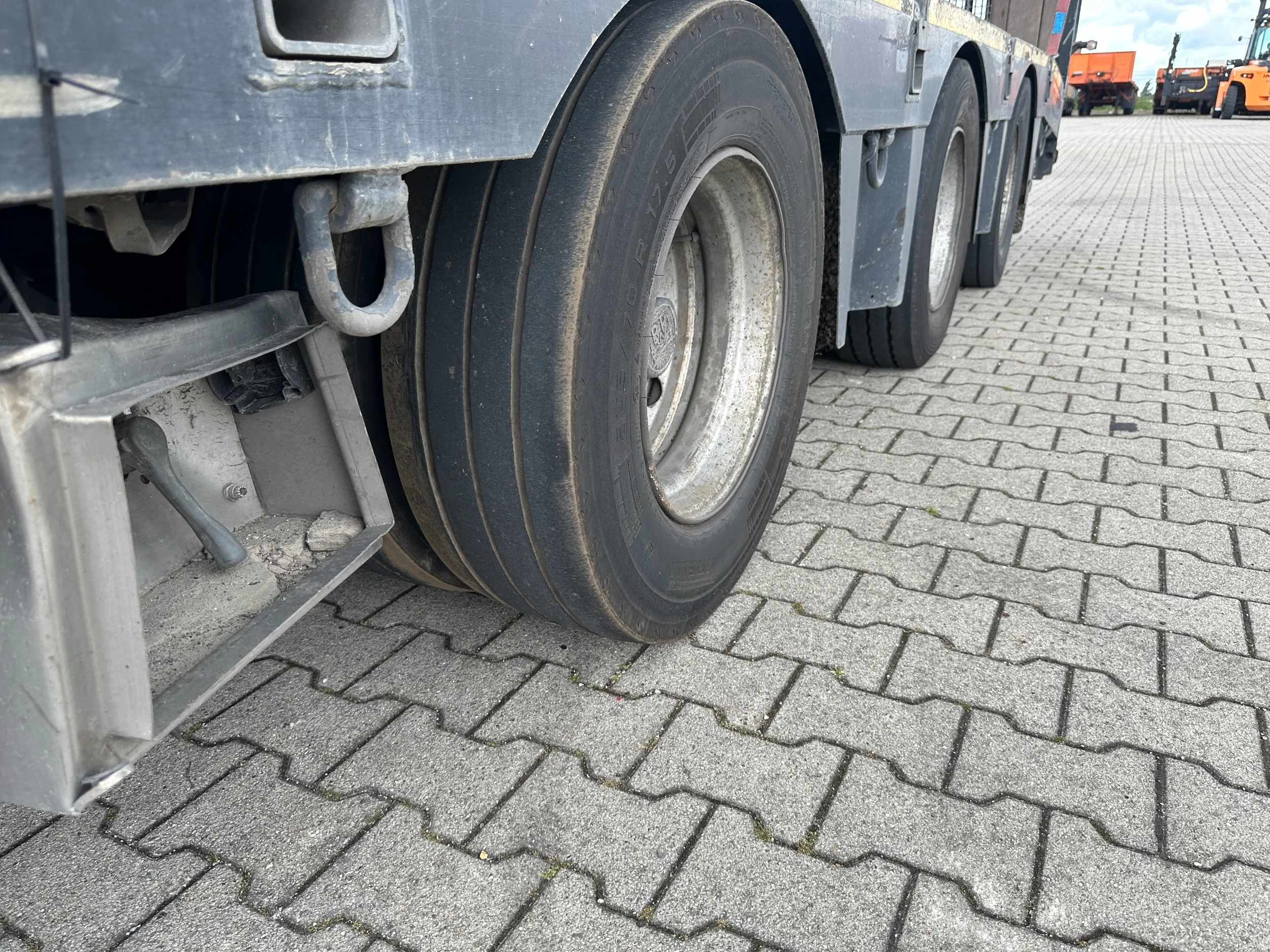 Broshuis 2019 - 3ABSD Lowloader 3-axle / GVW: 59.000kg / Neck: 23.000kg / hydraulic steering + ramps + loading table / 4.60m extendable / winch / liftaxle afbeelding 59