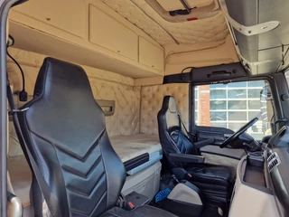 MAN TGX 2018 - 35.500 8x4*4 - Hyva Hooklift - Custom interior - Steering axle rear - Euro 6 image 25