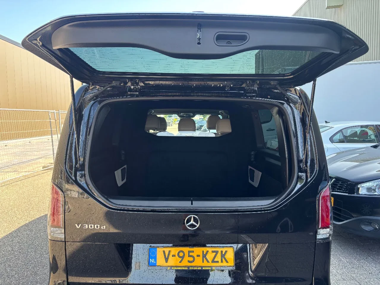 Mercedes-Benz V-Class 2024 - 300D Extra Lang Dubbelcabine Automaat Airco Navi Cruisecontrol ISOFIX Bild 7