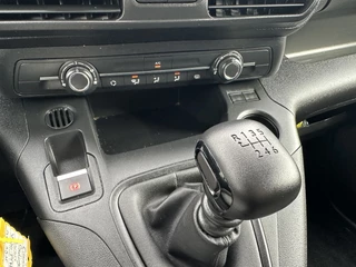 Citroën Berlingo 2024 - 1.5 Hdi 102 PK / L1H1 / !! 6.491 KM !! / BIJRIJDERSBANK / CRUISE / AIRCO / APPLE CARPLAY / ANDROID AUTO bild 15