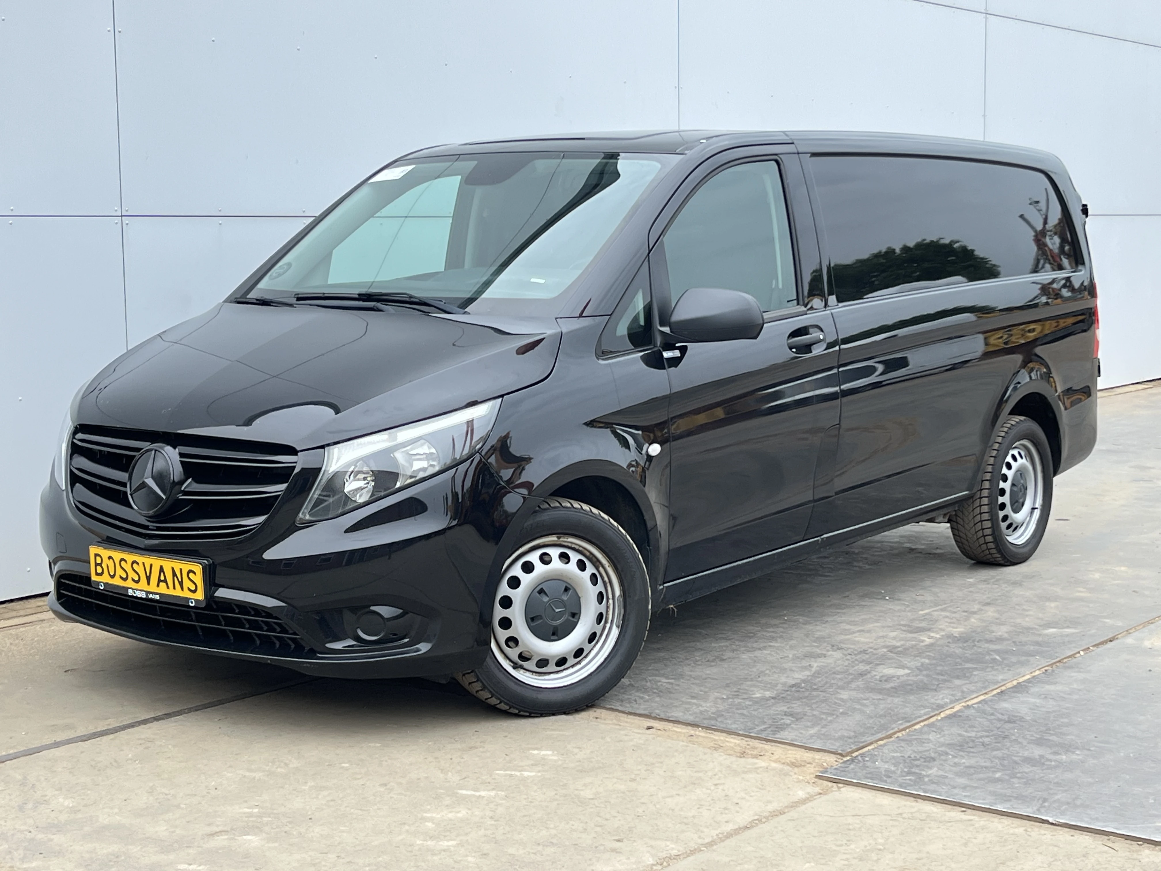 Mercedes-Benz Vito 2022 - 119 1.9 CDI 190pk Automaat L2H1 Climate Control Adaptieve Cruise Control Trekhaak Navigatie Camera Stoelverwarming image 1