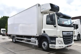 DAF CF 320 2021 - 4x2 + CARRIER SUPRA 1150 - 274 TKM - WHEELBASE: 610 CM - DHOLLANDIA - ROLLING DOOR - TOP CONDITION - afbeelding 2