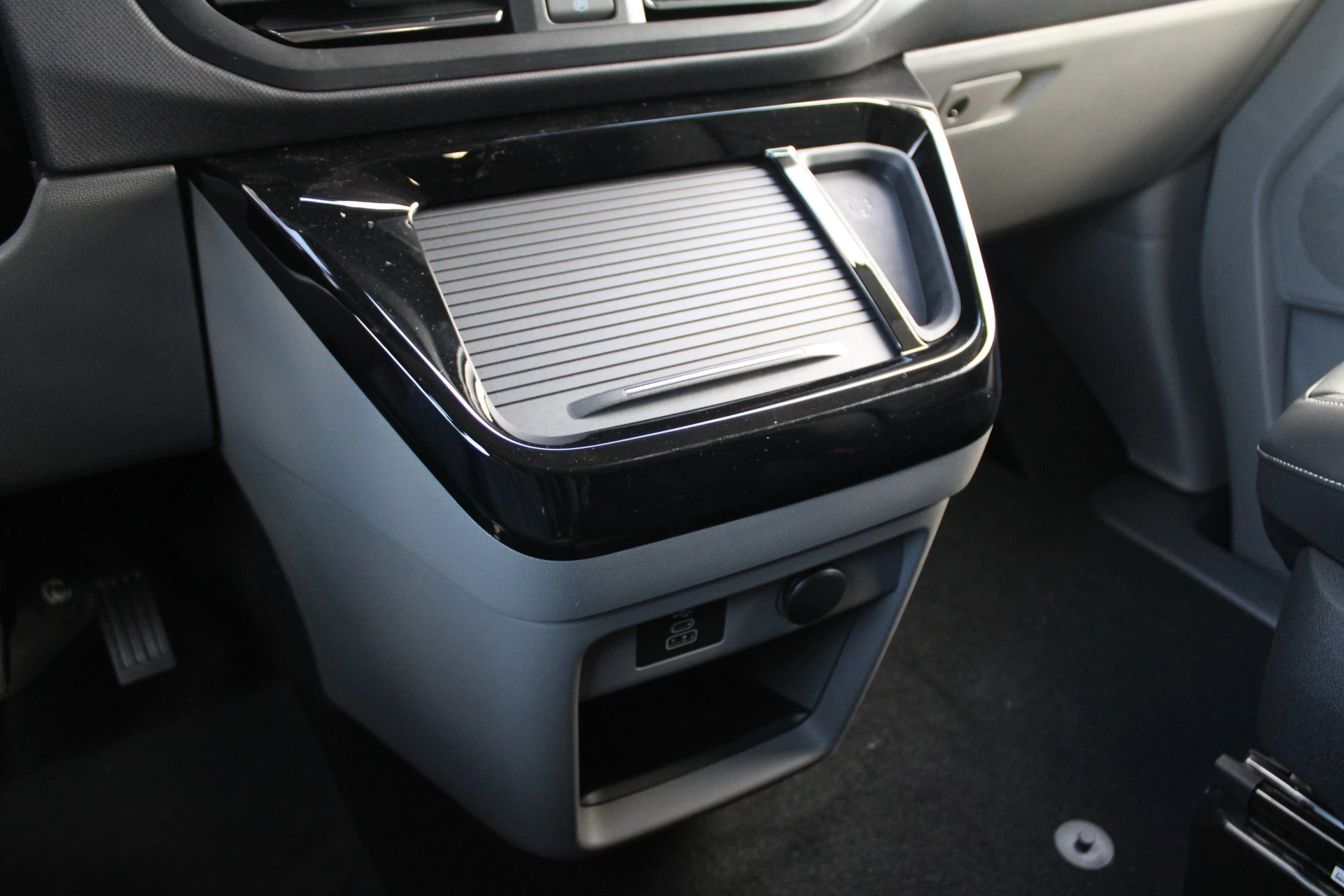 Ford Tourneo Custom 2025 - 340 2.5 PHEV L2H1 Titanium X 232pk | 2x Schuifdeur | ACC | 360 camera | Leder | Navi | Verwarmd stuurwiel | 19" LM velgen | Rijklaar obrázek 34