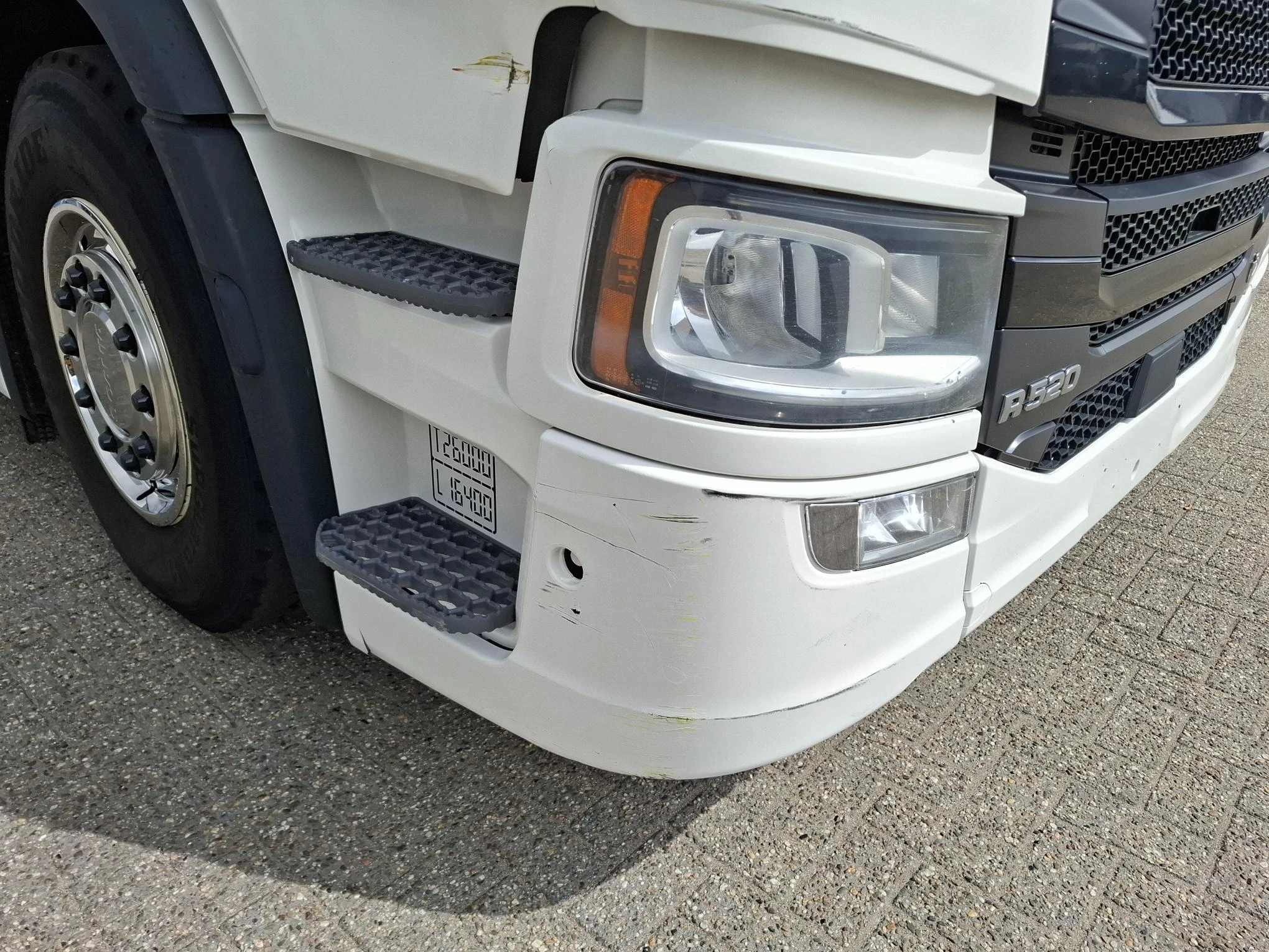 Scania R 2020 - NGS R520 V8 / !!ONLY:500738 KM!! / BOOGIE / RETARDER / HYDRAULICS / LEATHER / NAVI / FRIDGE / LWDS / AUTOMATIC / EURO-6 / 2020 afbeelding 37
