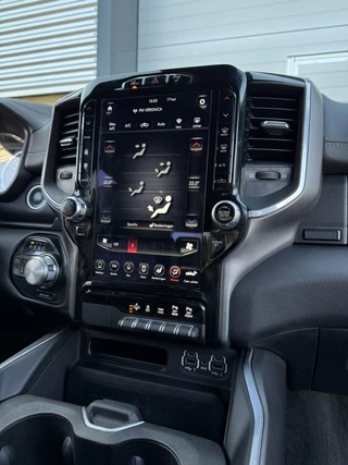 Dodge Ram 1500 2021 - LARAMIE NIGHT WIDEBODY 5.7L V8, LUCHTV, HUD, PANO, H&K, 360, ACC, ORIG NED obrazek 13