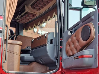 Scania T 2017 - T730 V8 Longline 6x2 - Show truck - Custom in- and exterior - New paint - New interior bild 30