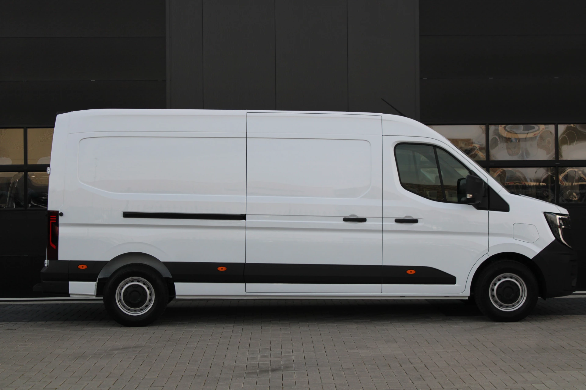 Renault Master 2026 - E-Tech T35 L3H2 Advance Long Range 87 kWh 143pk - Camera - Trekhaak - Cruise - LED - Carplay/Android - Rijklaar Bild 4