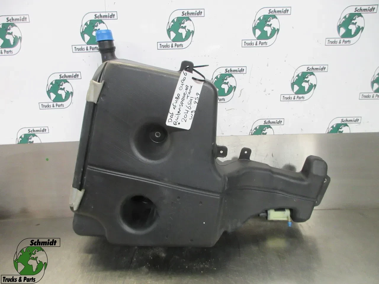 DAF - 2046541 RUITEN SPROEITANK XF 410 450 480 530 EURO 6 afbeelding 1