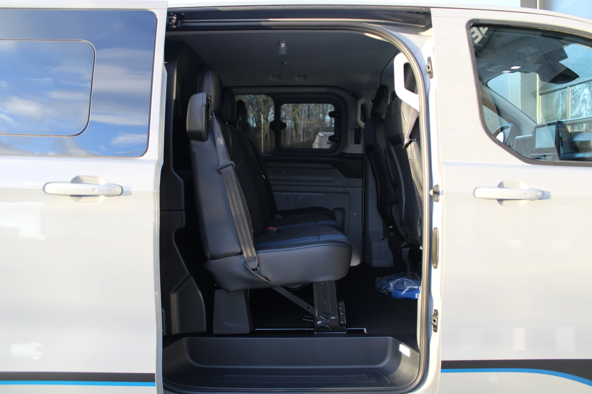 Ford Transit Custom 2025 - 320 2.5 PHEV L1H1 Sport DC 232pk - 2x Schuif - 360 Camera - ACC - Keyless - Stoel/Stuurverwarming - Blindspot - Incl BPM - Rijklaar Bild 41