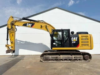Cat 2017 - 323FL - Hammer Lines / Quick Coupler na prodej