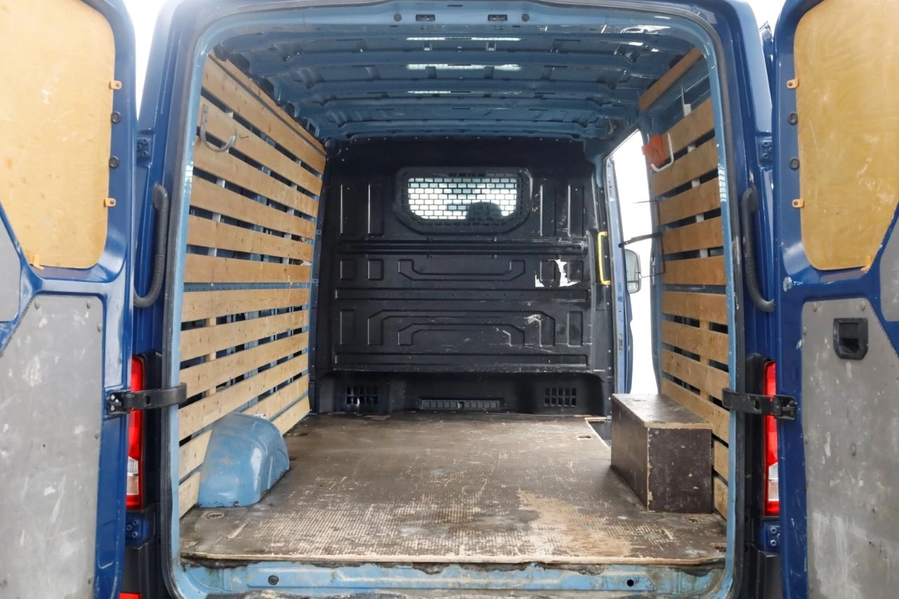 Volkswagen Crafter 2020 - 35 2.0 TDI 177pk RWD L3H2 (L2H1) Airco/Navi/Trekhaak 3500kg 08-2020 Bild 5