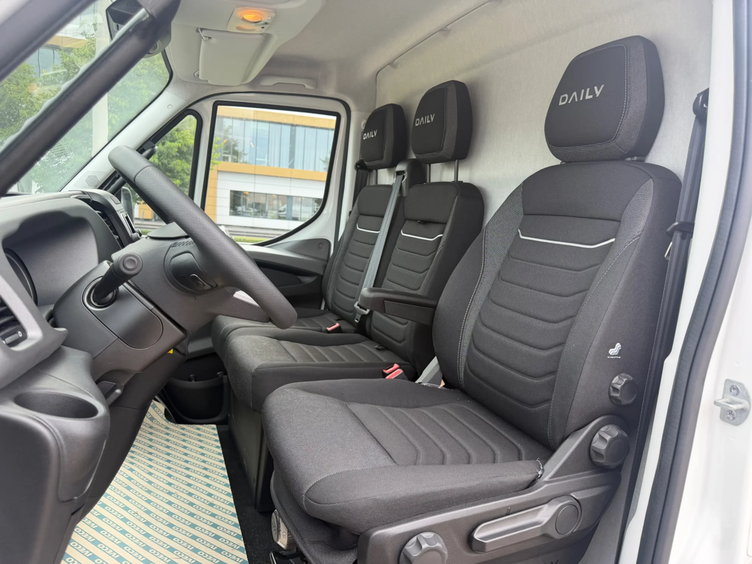 Iveco Daily 2024 - 35S18 L4H2 Automaat Airco Navi Cruisecontrol BPM VRIJ afbeelding 12