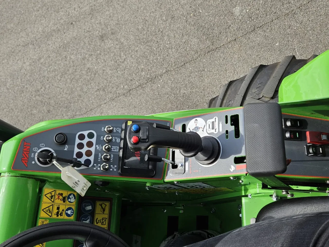 Avant 2025 - 645i Rental mini-shovel afbeelding 24