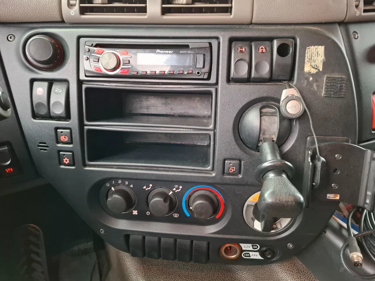 DAF 85 2013 - CF85-460 / DEB / NL TRUCK / CRANE HMF 2620-K4 / REMOTE / ROTOR / AUTOMATIC / EURO-6 / 2013 zdjęcie 29