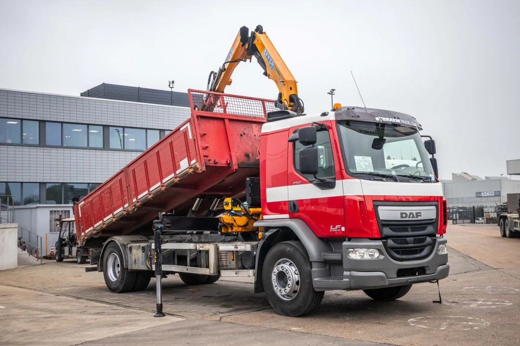 DAF 2015 - LF 250 - EFFER 145 image 2