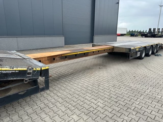 Broshuis N/A 2017 - 3ABSD Lowloader 3-axle / GVW: 59.000kg / Neck: 23.000kg / hydraulic steering + ramps + loading table / 4.60m extendable / winch / liftaxle image 28