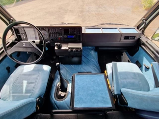 Scania R142-V8 1987 - 420 V8 - Old timer - Clean chassis/cab/interior - Dutch registration image 14