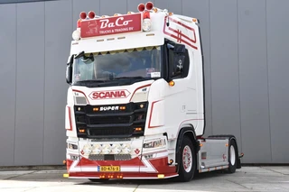 Scania S 2025 - 590S V8 NGS 4x2NB - NEW TACHO - ONLY 120 TKM - FULL OPTIONS - SPECIAL INTERIOR - HYDRAULIC SYSTEM - EXHAUST PIPE - AS GOOD AS NEW - te koop