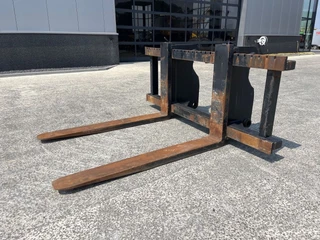 Pallet Pallet Volvo L150 / L180 / L220 aansl. afbeelding 2 miniatuur